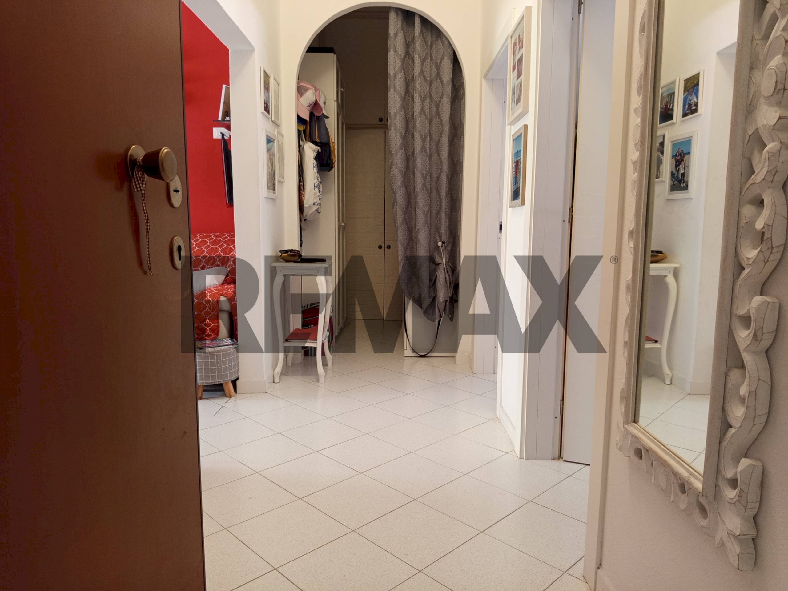 Hall / corridoio - Four-room apartment Via donizetti
 
6, Piombino - photo 1