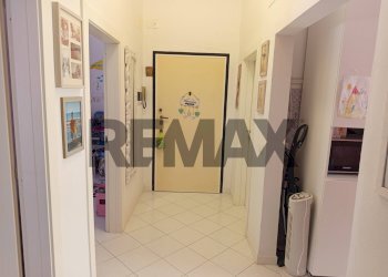Hall / corridoio - Four-room apartment Via donizetti
 
6, Piombino - photo 3