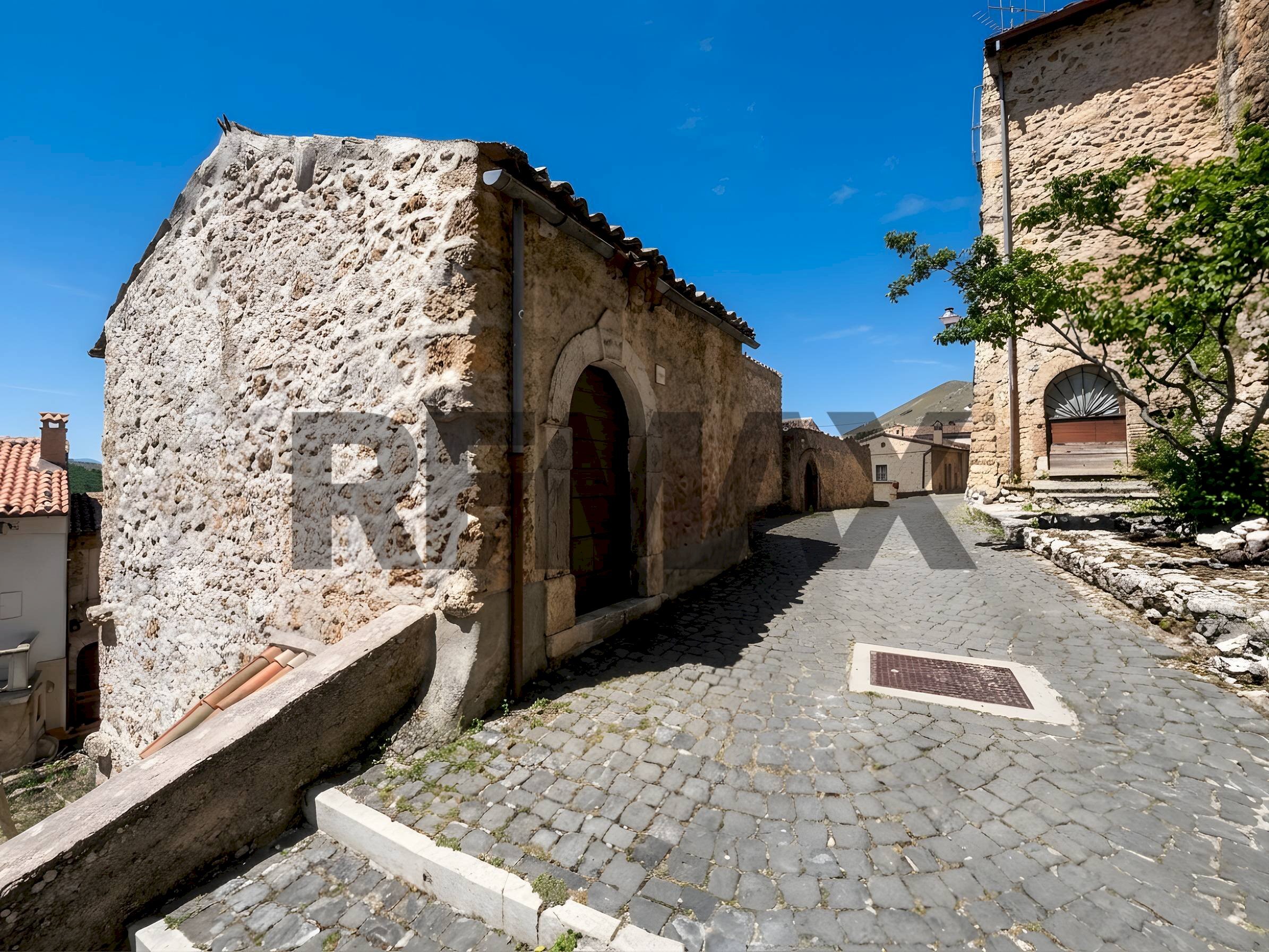 Edificio all\'aperto - Semi-detached house via Battisti
 
110, Santo Stefano di Sessanio - photo 1