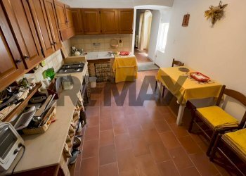 Cucina - Semi-detached house via Battisti
 
110, Santo Stefano di Sessanio - photo 4