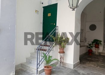 Ricezione / Lobby - Two-room apartment salita Tarsia
 
139, Napoli - photo 11