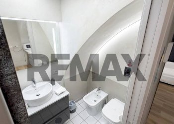 Bagno - Two-room apartment salita Tarsia
 
139, Napoli - photo 9
