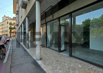 Edificio all\'aperto - Negozio viale margherita
7, Vicenza - foto 1