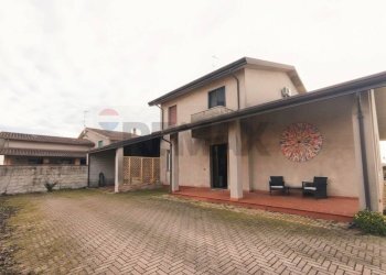 Casa all\'aperto - Villa Via Filippo Turati
 
7, Tresignana - foto 2