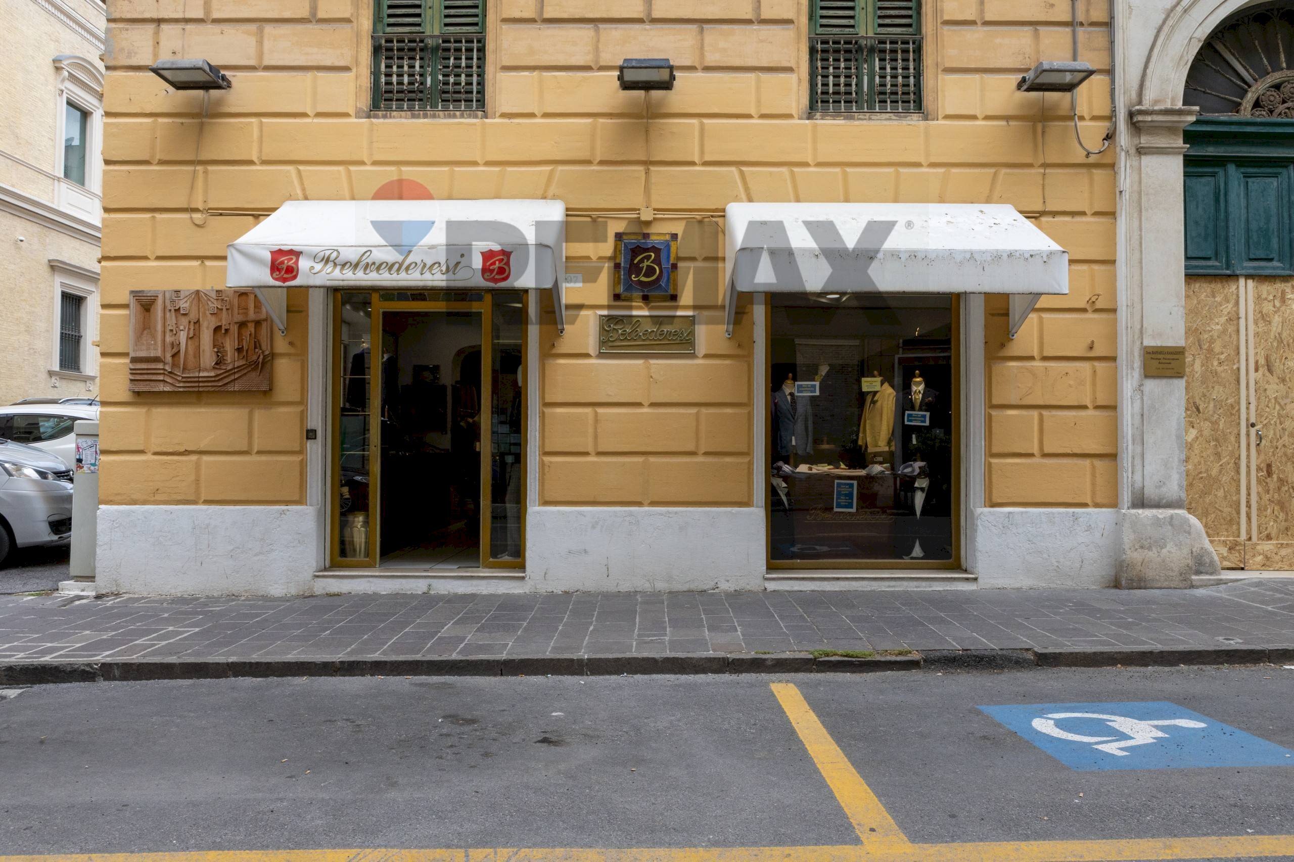 Edificio all\'aperto - Negozio Corso Mazzini
 
97, Ancona - foto 1