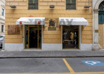 Edificio all\'aperto - Negozio Corso Mazzini
97, Ancona - foto 1