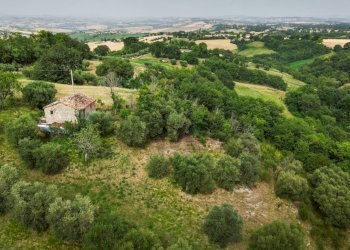 Vista delle montagne - Rustic Località Domo
 
15, Cingoli - photo 4
