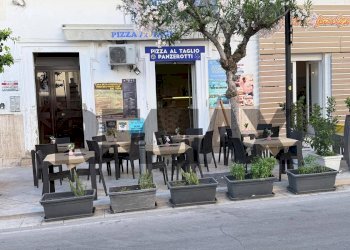 Edificio all\'aperto - Commercial Premises Viale XXIV maggio
26, Vieste - photo 1