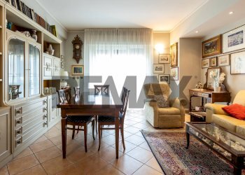 Sala da pranzo - Quadrilocale Via Milano
 
32, Salsomaggiore Terme - foto 5