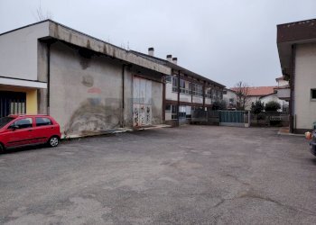 Edificio all\'aperto - Capannone VIA CADORNA
1, Turate - foto 1