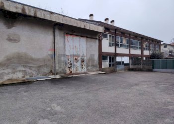 Edificio all\'aperto - Capannone VIA CADORNA
1, Turate - foto 2