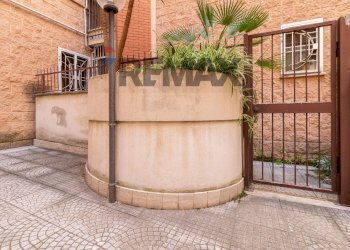 Edificio all\'aperto - Quadrilocale Via Lucio Lombardo Radice
9, Roma - foto 3