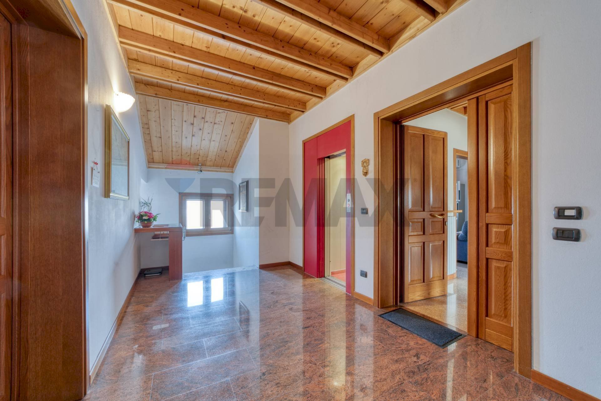 Hall / corridoio - Apartment via Roma
29, Borgo Veneto - photo 3