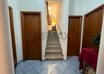 Scale - Semi-detached house via Nuova detta Palmentiello
 
133, Napoli - photo 10