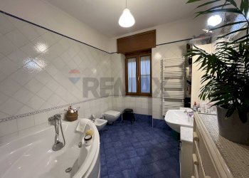 Bagno - Semi-detached house via Nuova detta Palmentiello
 
133, Napoli - photo 24