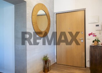 Hall / corridoio - Four-room apartment VIA TIZIANO VECELLIO
 
3, Pescara - photo 15