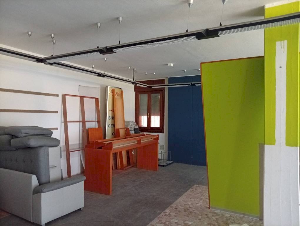 Interno non residenziale - Negozio via Ivaldo Aguzzoli, Carpi - foto 2