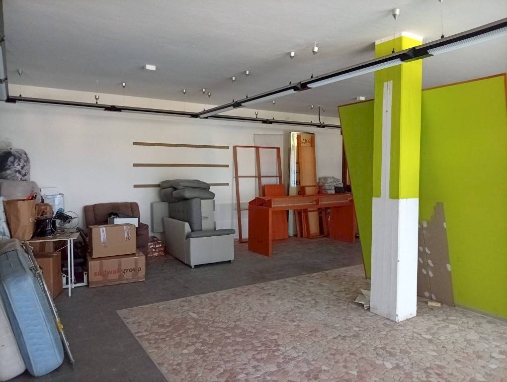 Interno non residenziale - Negozio via Ivaldo Aguzzoli, Carpi - foto 3