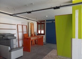 Interno non residenziale - Shop via Ivaldo Aguzzoli, Carpi - photo 2