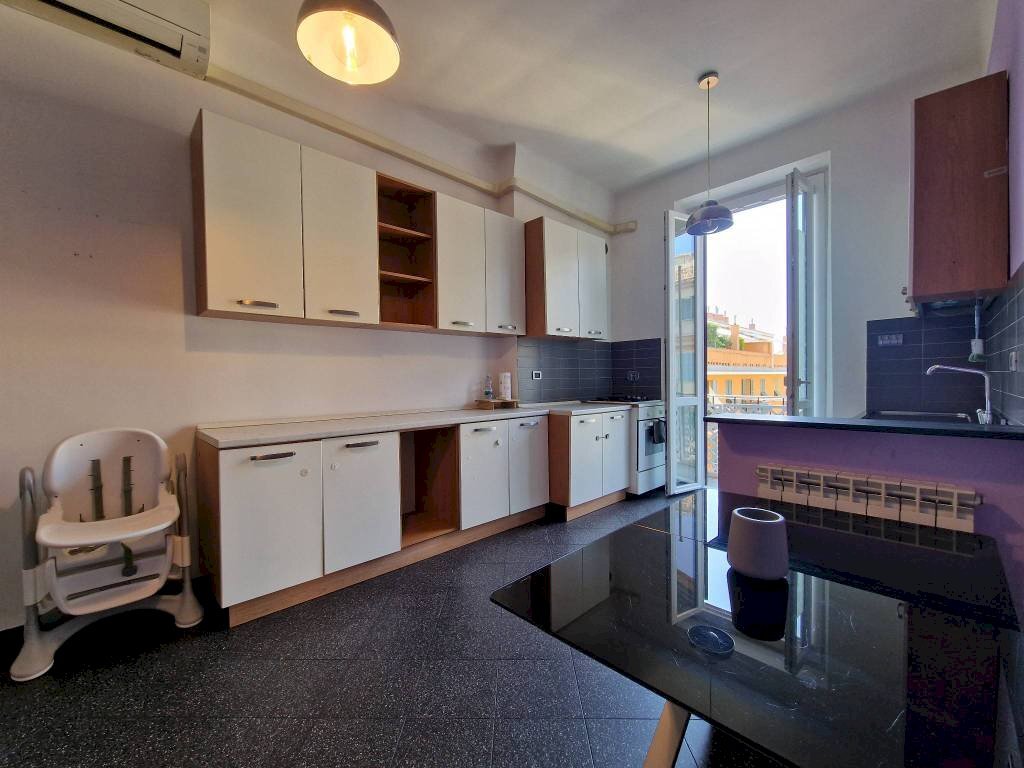 Cucina - Trilocale via Bonifacio, 1, Genova (zona Marassi) - foto 1