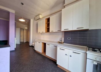 Cucina - Trilocale via Bonifacio, 1, Genova (zona Marassi) - foto 3