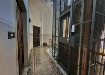 Interno palazzo - Trilocale via Bonifacio, 1, Genova (zona Marassi) - foto 12