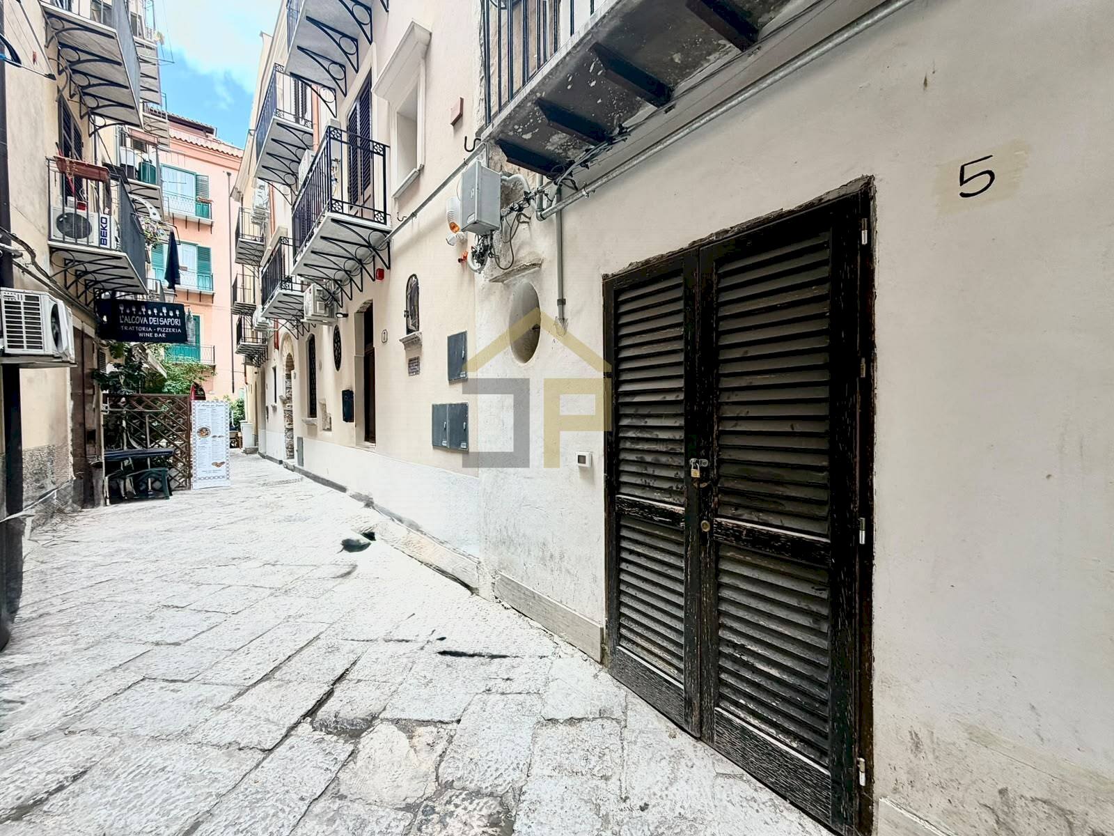 Foto 1 - Bilocale Vicolo Cacciatore
 
5, Palermo - foto 1