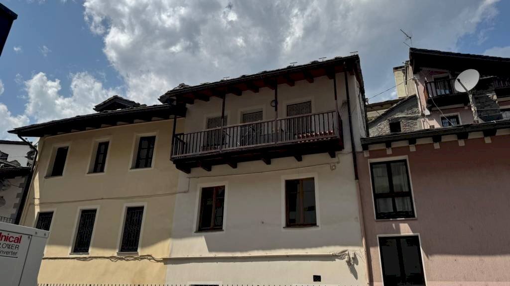 Facciata - Three-room apartment via Jean-Baptiste de Tillier, 53, Aosta - photo 3