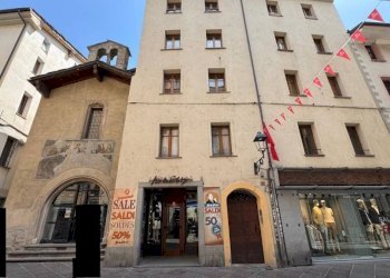 Facciata - Trilocale via Jean-Baptiste de Tillier, 53, Aosta - foto 1