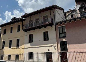 Facciata - Trilocale via Jean-Baptiste de Tillier, 53, Aosta - foto 2