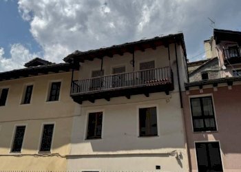 Facciata - Trilocale via Jean-Baptiste de Tillier, 53, Aosta - foto 3