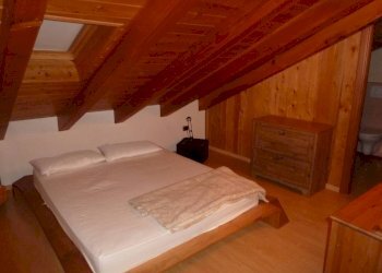 Camera da letto - Trilocale via Jean-Baptiste de Tillier, 53, Aosta - foto 10