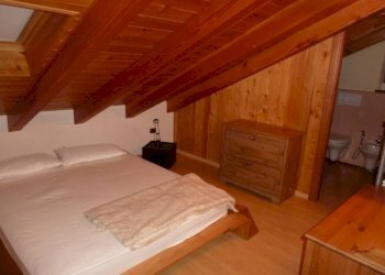 Camera da letto - Trilocale via Jean-Baptiste de Tillier, 53, Aosta - foto 11