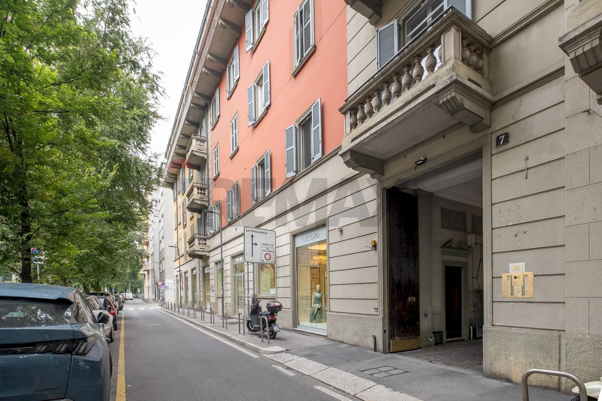 Edificio all\'aperto - Trilocale Viale Beatrice D'este
 
7, Milano - foto 1