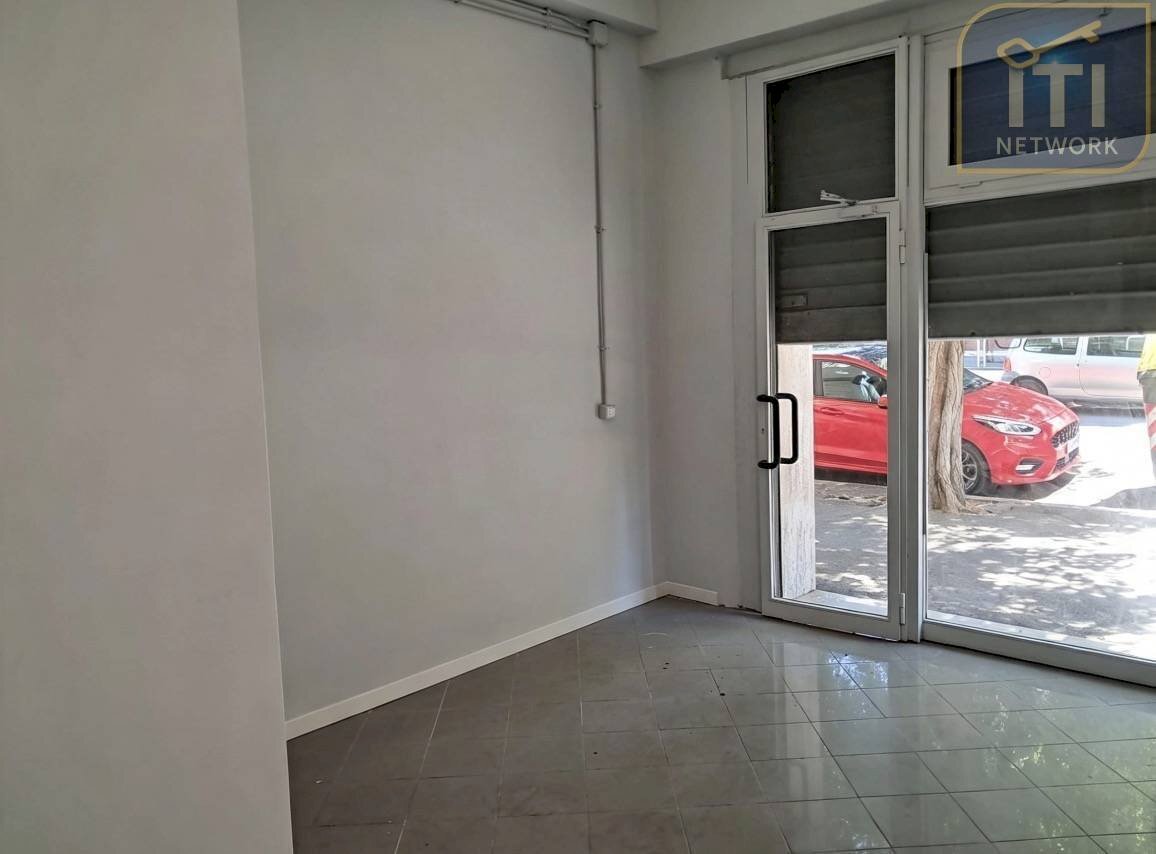 Foto 2 - Negozio Via Capo Spartivento, Roma - foto 2