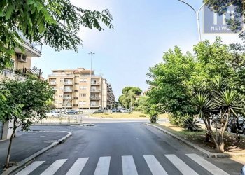 Foto 1 - Negozio Via Capo Spartivento, Roma - foto 1