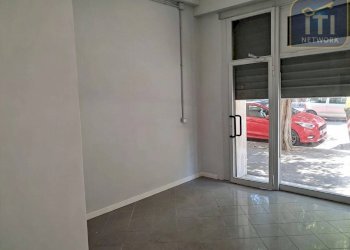 Foto 2 - Negozio Via Capo Spartivento, Roma - foto 2