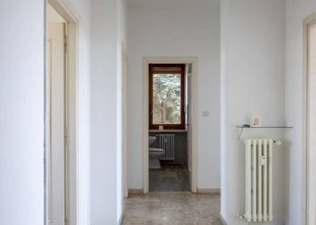 Corridoio - Four-room apartment via Umberto I, Pecetto Torinese - photo 15