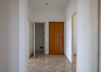 Corridoio - Four-room apartment via Umberto I, Pecetto Torinese - photo 16