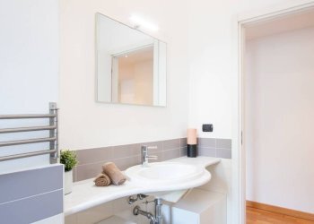 Bagno - Three-room apartment via Padova, 276, Milano (neighborhood Crescenzago) - photo 16