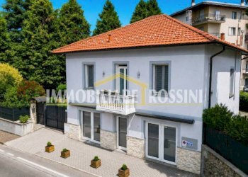 Facciata - Villa via Alessandro Volta, 1, Castiglione Olona - foto 3