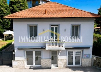 Facciata - Villa via Alessandro Volta, 1, Castiglione Olona - foto 4