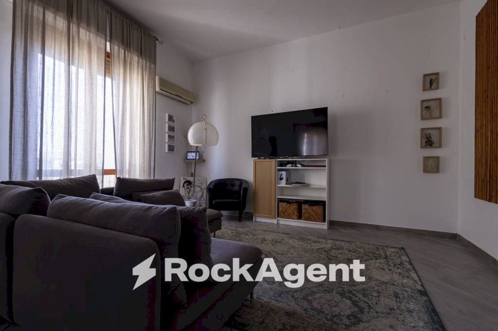 Salone - Three-room apartment piazza Duomo, 3, Catanzaro - photo 3