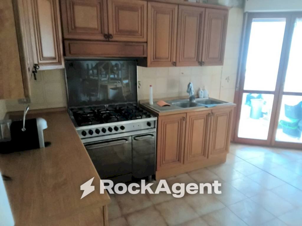 Cucina - Appartamento via Agesidamo, Locri - foto 2