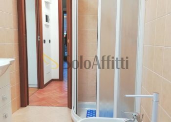 doccia angolare - Two-room apartment Via Camillo Benso Conte di Cavour 5, Besana in Brianza - photo 9