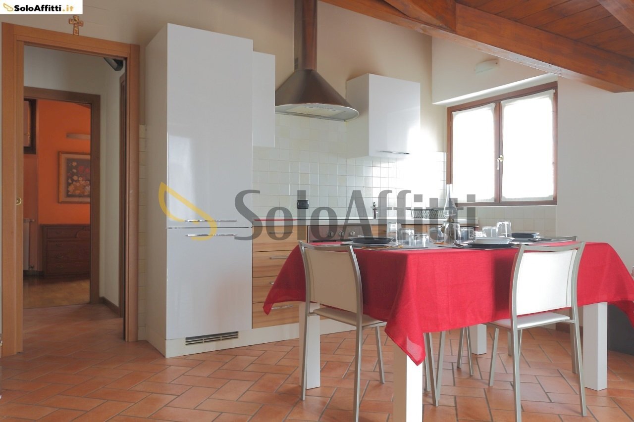 soggiorno con cucina a vista - Two-room apartment Via Camillo Benso Conte di Cavour 5, Besana in Brianza - photo 2