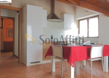 soggiorno con cucina a vista - Two-room apartment Via Camillo Benso Conte di Cavour 5, Besana in Brianza - photo 2