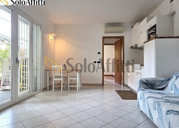 SOGGIORNO CON CUCINA A VISTA E USCITA SU GIARDINO - Appartamento Via Marzabotto 14, Paderno Dugnano - foto 2