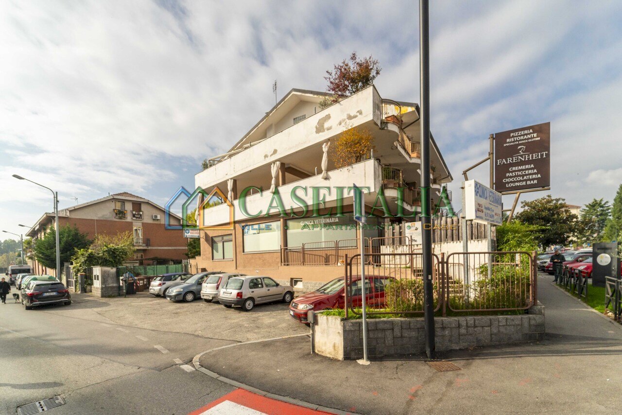 Esterno - Locale Commerciale Via Cavour 46, Alpignano - foto 1