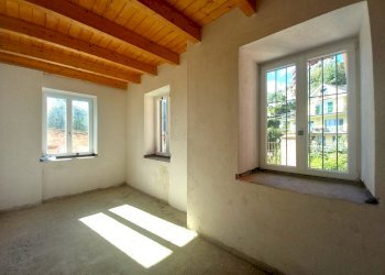 3.jpg - Portion of a house Avegno - photo 3